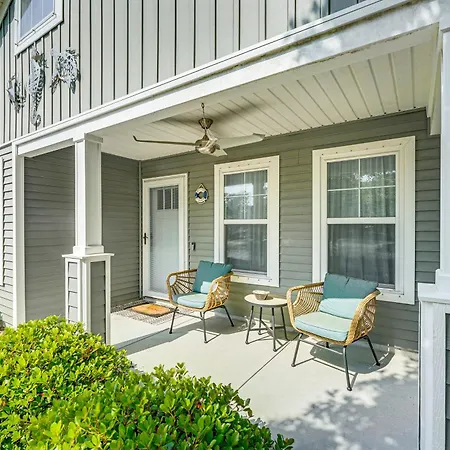Charming Oak Island Beach House With Fire Pit And Yard